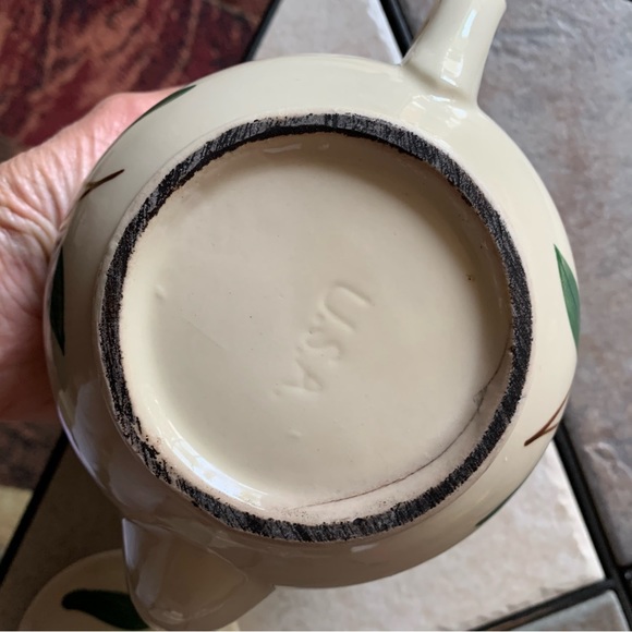 TEAPOT. Floral Painted Pot. 6 inches tall, 7 inches wide from handle to … - Picture 4 of 8